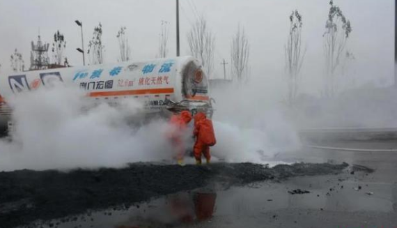 油罐車(chē)發(fā)生天然氣泄漏，救援專(zhuān)用便攜式可燃氣體檢測儀